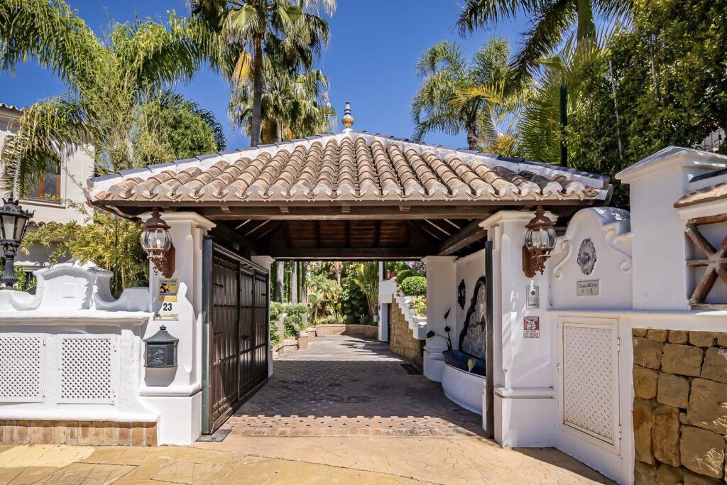 02. PORTON ENTRADA
